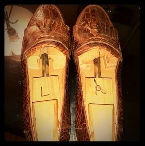 Beautiful Mezlan Platinum crocodile loafers